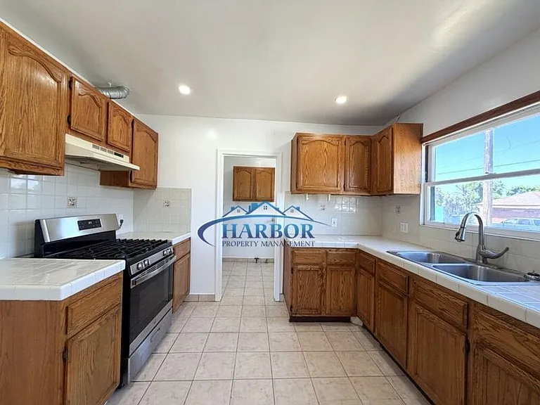 1667 N Lagoon Ave — Photo 7