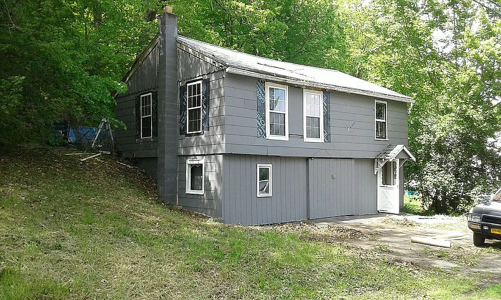 48 Grove St photo 1