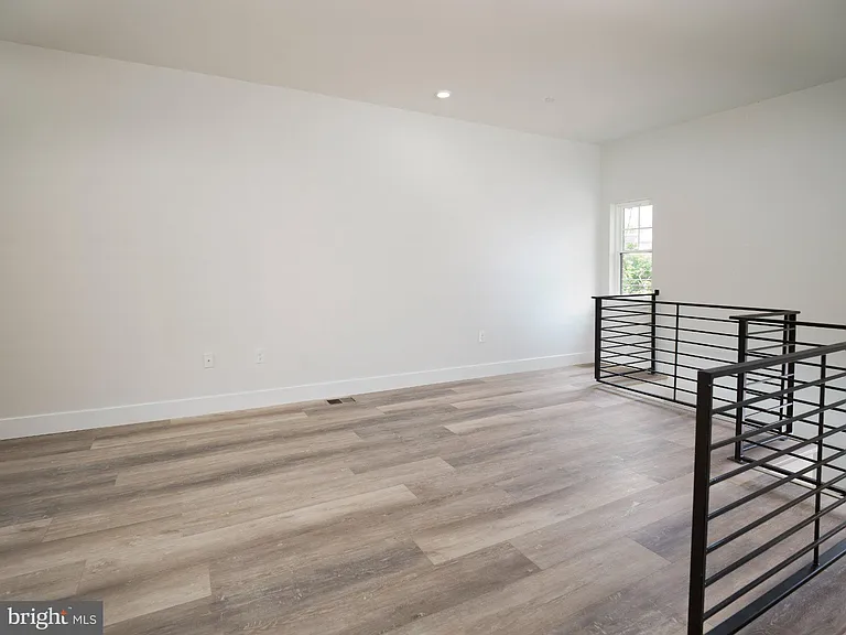 303 Fountain St — Photo 5