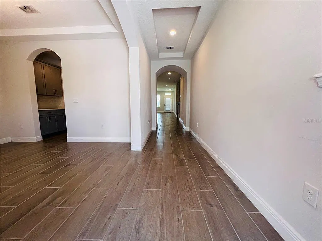 4 bed, 3.5 bath, 3327 sqft, $4,000 — Photo 3