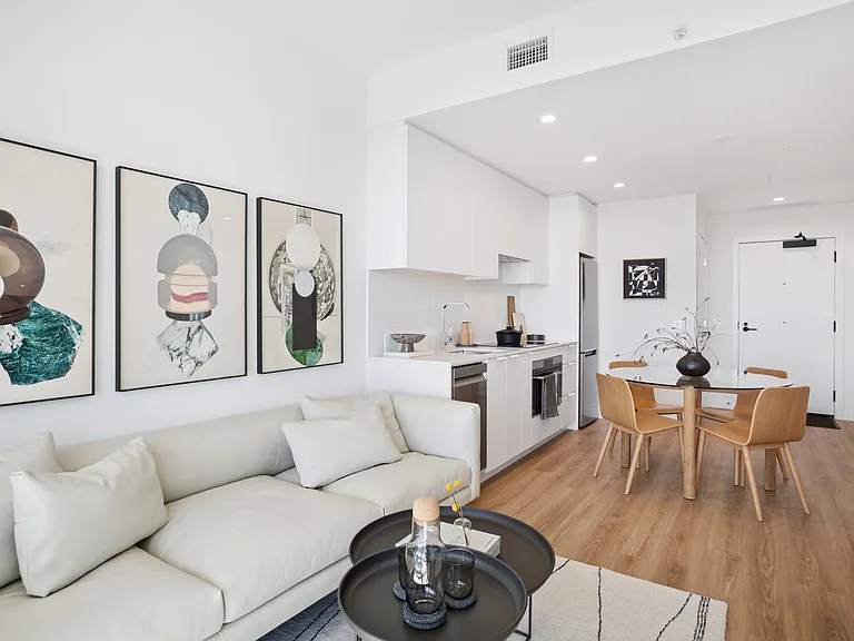 277 W 42nd Ave — Photo 9