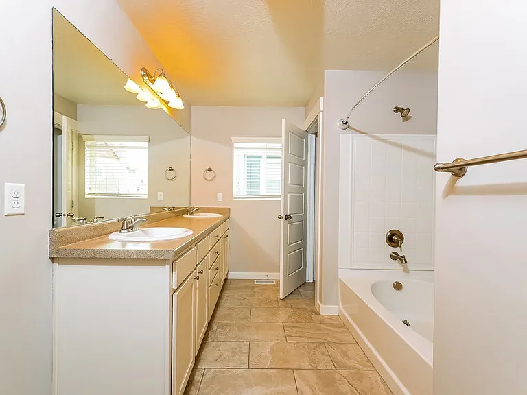 13368 S Moorfield Dr — Photo 10
