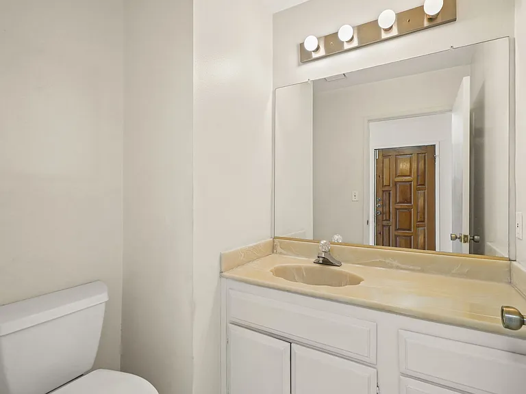13203 Vanowen St #7 — Photo 7