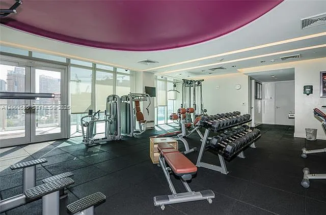 500 Brickell Ave — Photo 32