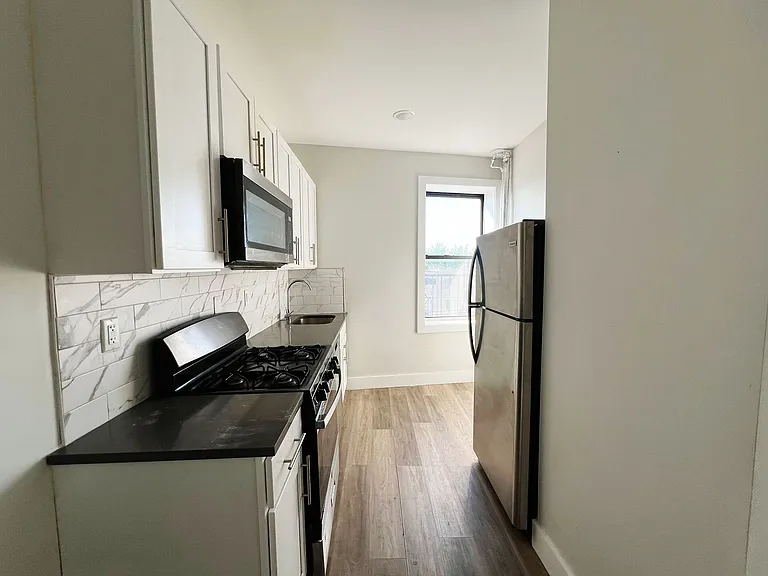 158 Bergen Ave #45E — Photo 2