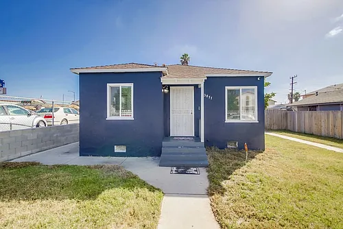 3877 Chamoune Ave Photo 1