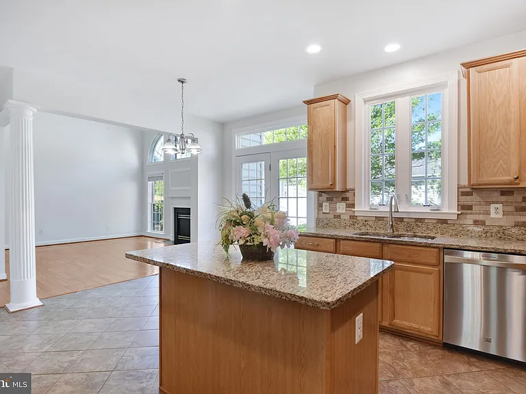 8416 Churchside Dr — Photo 52