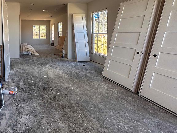 5th image of 1104 Coliseum Dr