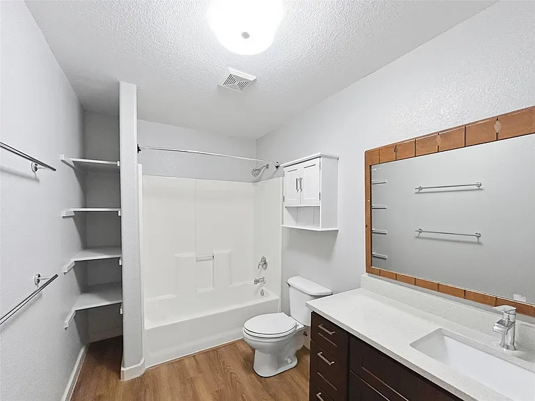5700 Glen Meadow Dr #B — Photo 10