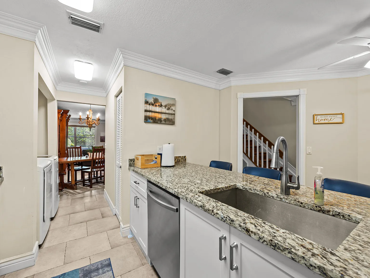 3 bed, 2.5 bath, 1661 sqft, $5,500 — Photo 3