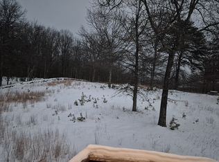 141 Mountain Shadows Dr, Dingmans Ferry, PA 18328