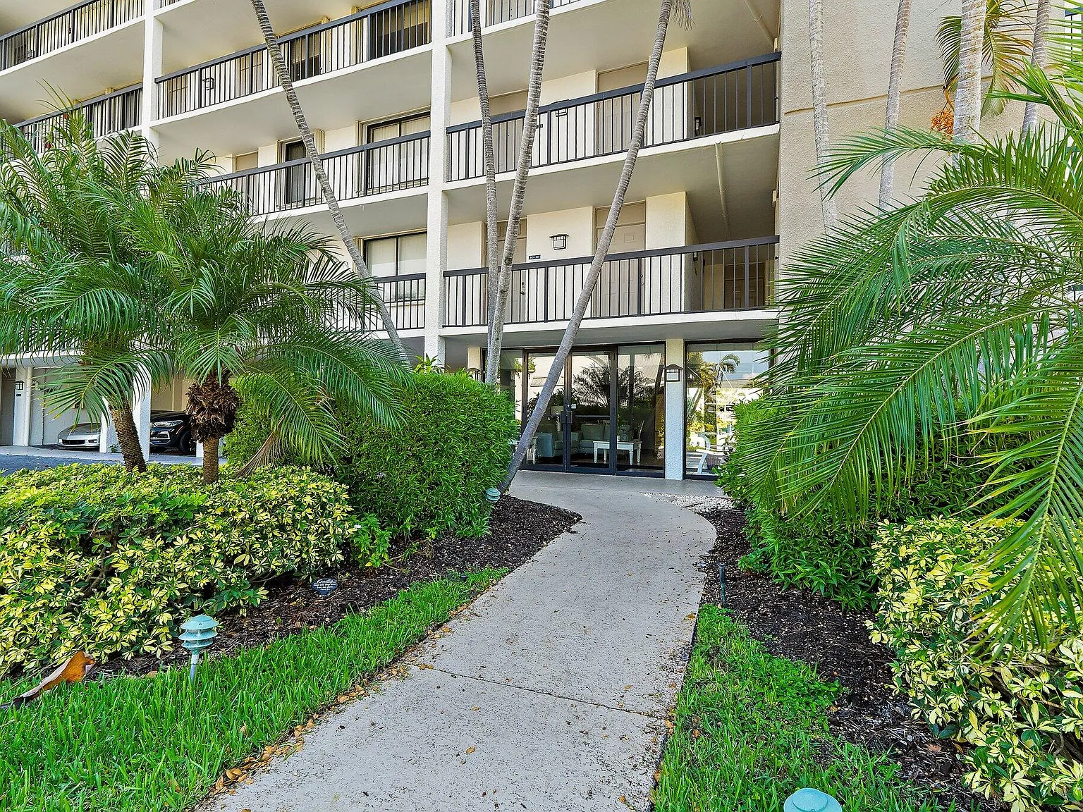 2 bed, 3.0 bath, 1800 sqft, $7,000 — Photo 4
