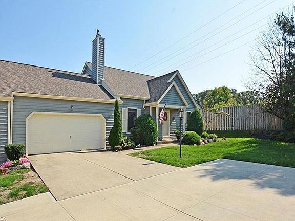 3rd image of 38 Pond Dr