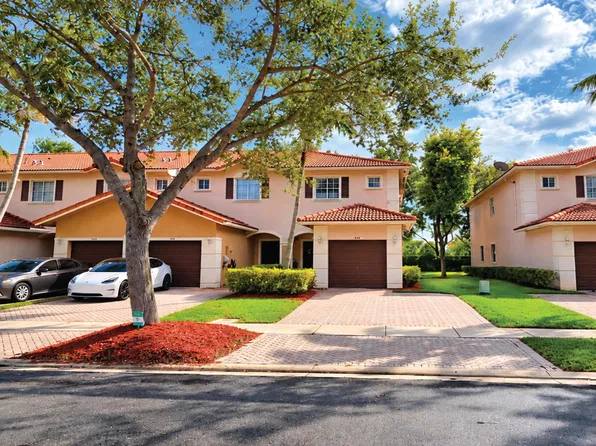 8834 S ISLES Circle, Tamarac, FL 33321