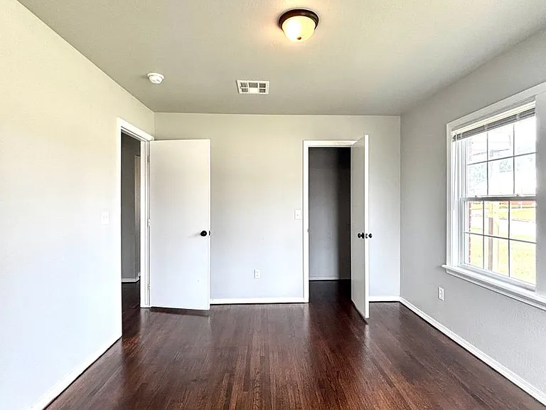 5946 E 4th St — Photo 10
