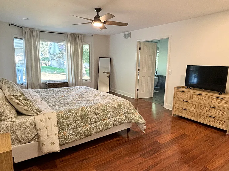 6035 Whitegate Xing — Photo 9