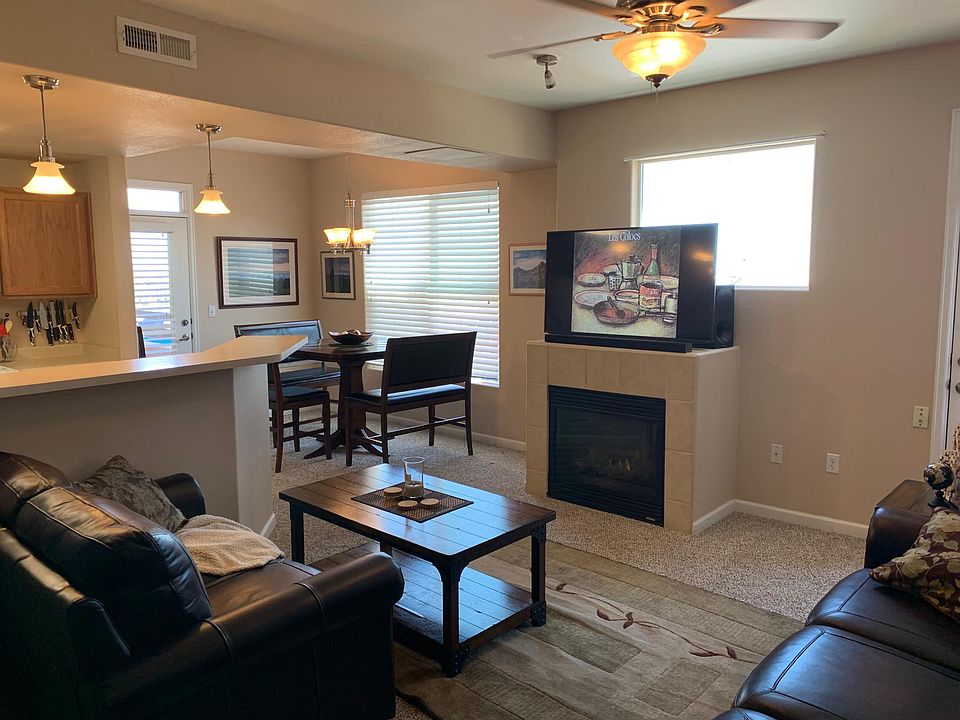 Open space: living room, dining room and kitchen.