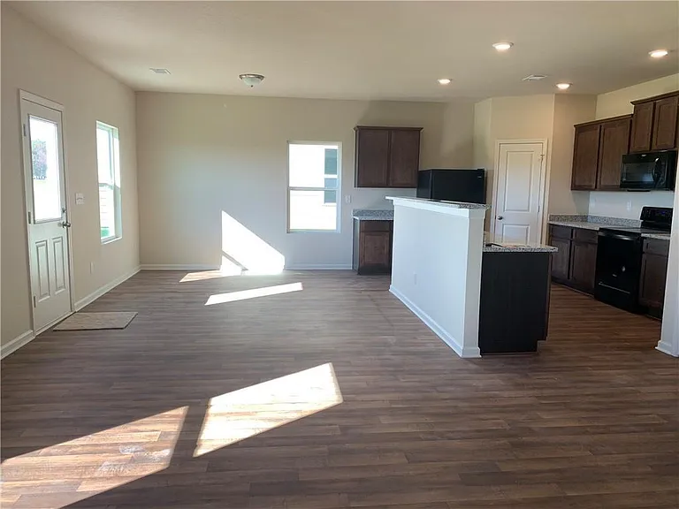 929 Independence Ave — Photo 10