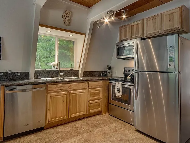 1575 W Lake Blvd #1 — Photo 2