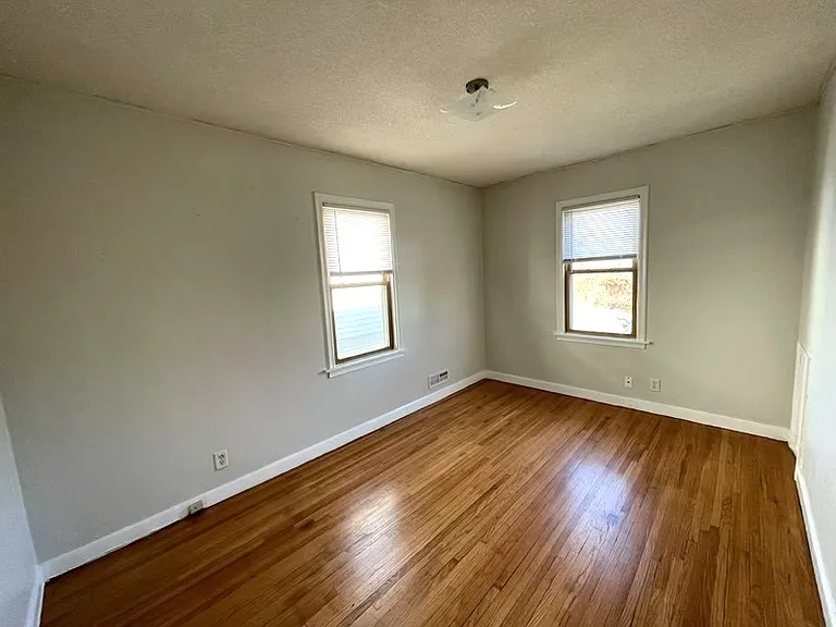 3124 Logan Ave N #2 — Photo 4