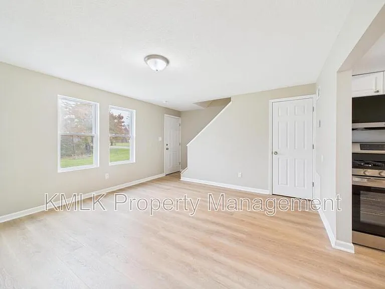 9042 Maple Grove Rd — Photo 10