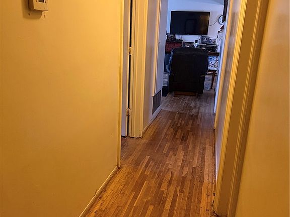5th image of 11823 Basye St