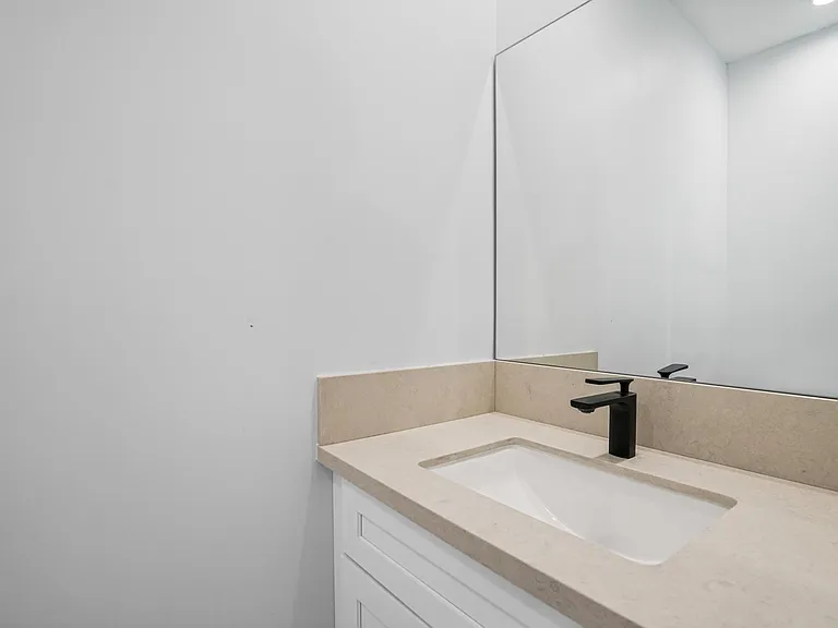 10900 Baird Ave — Photo 23