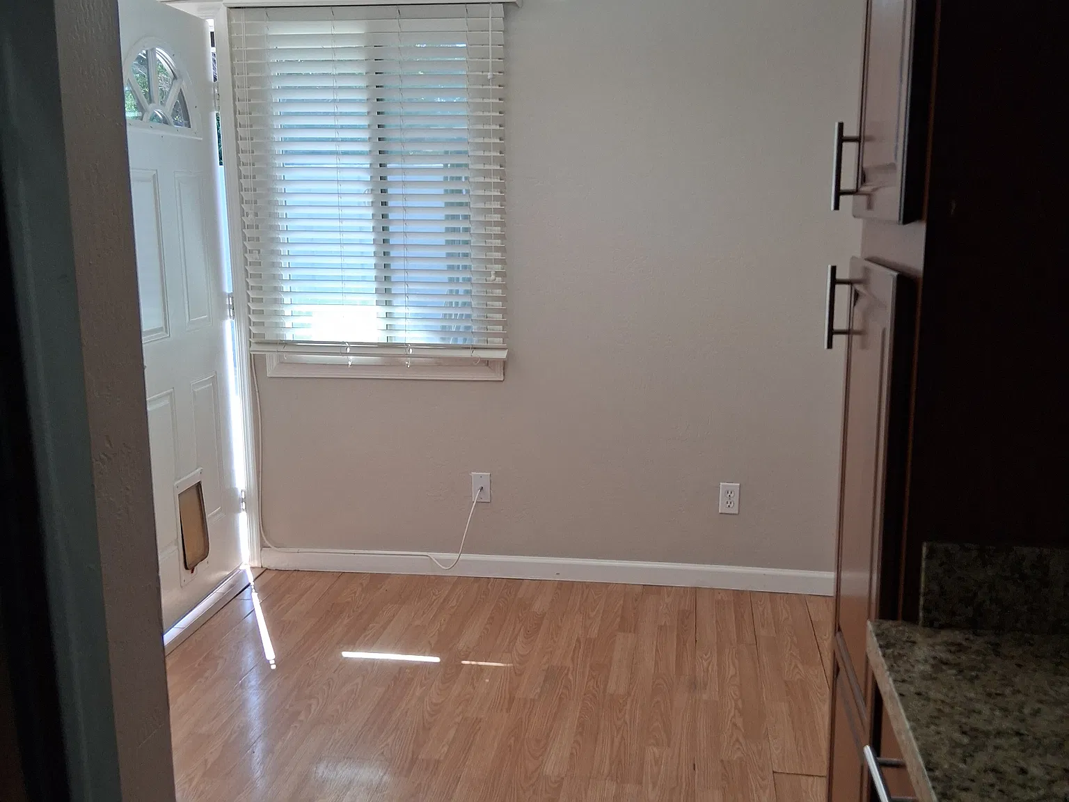 2 bed, 1.5 bath, 972 sqft, $1,447 — Photo 2