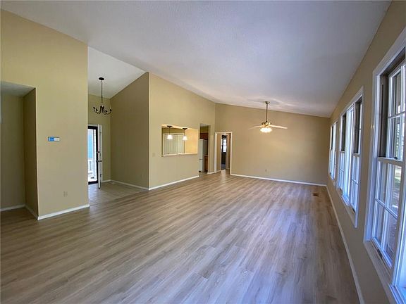 4th image of 15 Huskins Cir