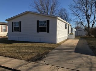 950 Bel Aire Ln, Dekalb, IL 60115