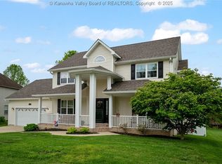 118 Candlewyck Dr, Branchland, WV 25526