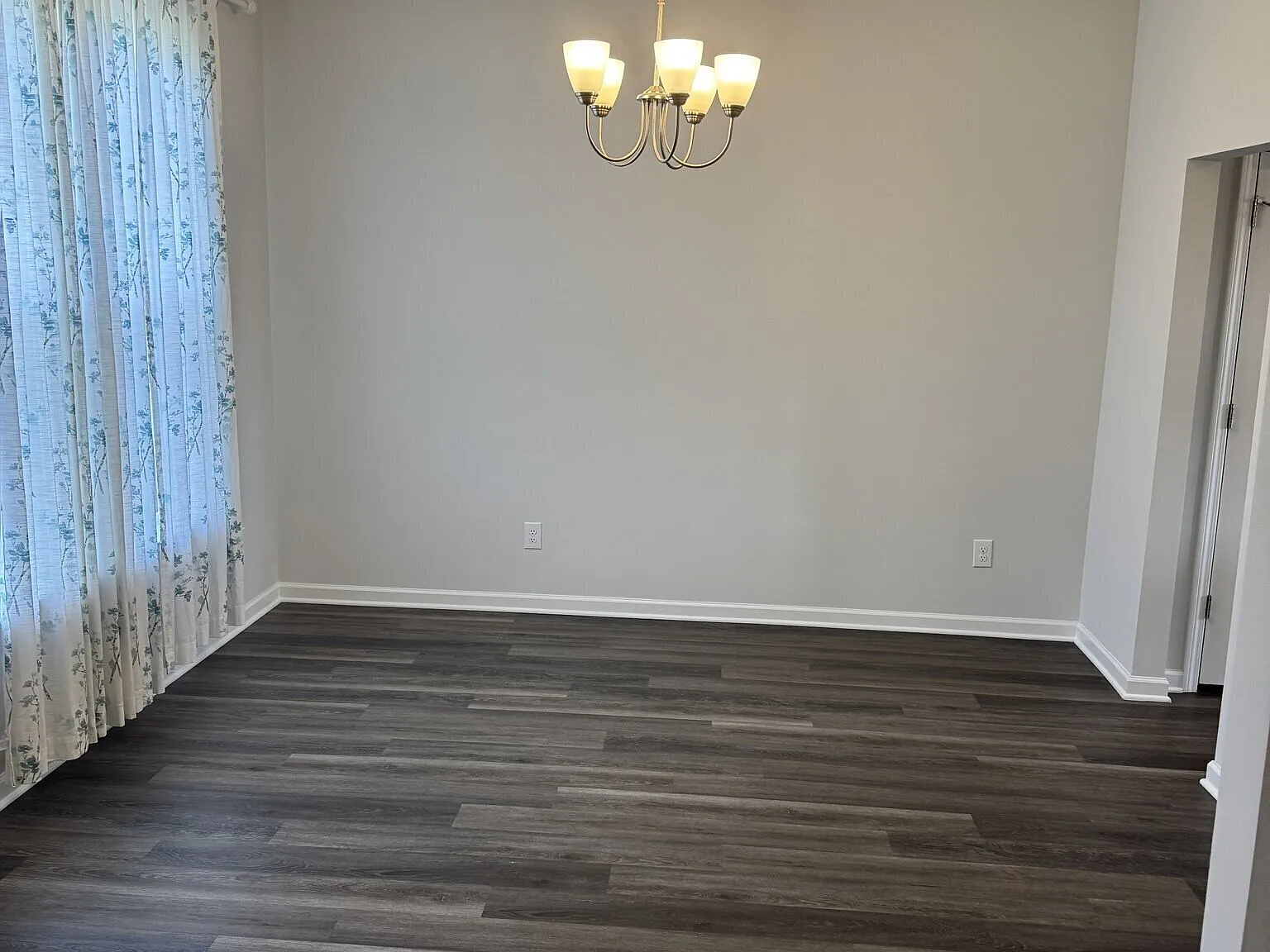 3 bed, 2.5 bath, 2499 sqft, $2,600 — Photo 4