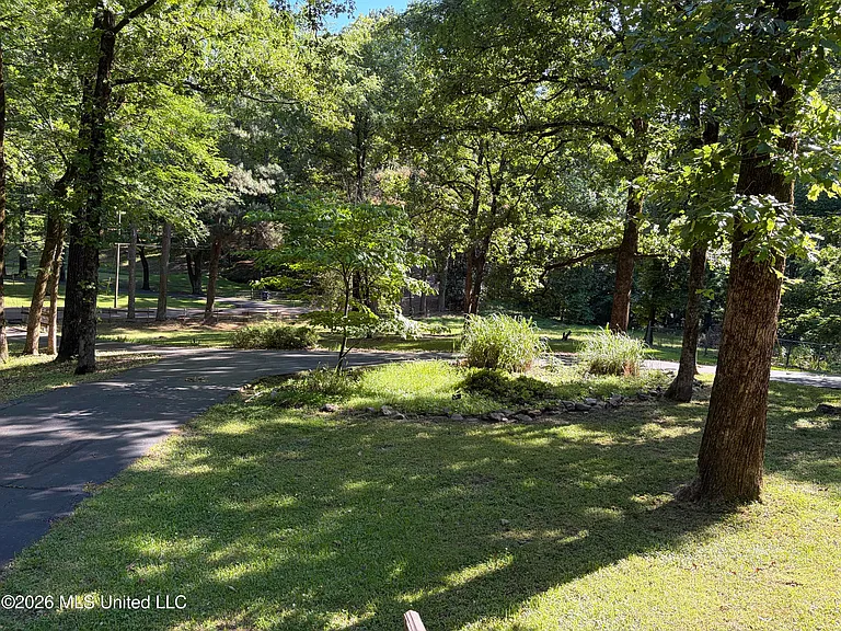 870 Green Acres Dr — Photo 29