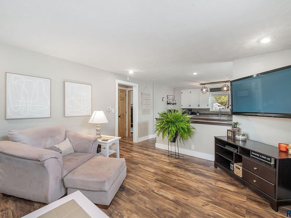 2108 S West Ave, Sioux Falls, SD 57105 Zillow