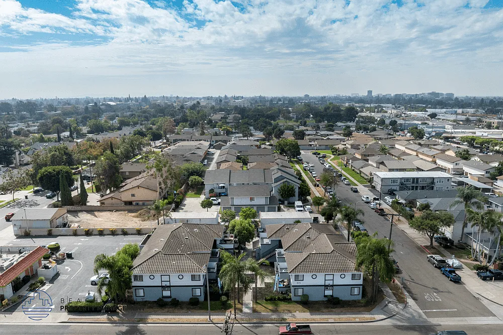 875 N. Olive St. — Photo 4