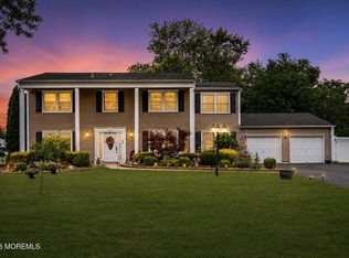 44 Kipling Way, Manalapan, NJ 07726