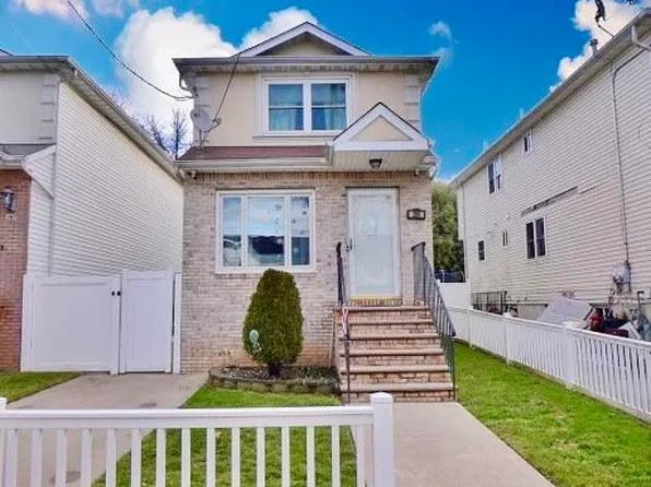 289 Lockman Ave, Staten Island, NY 10303