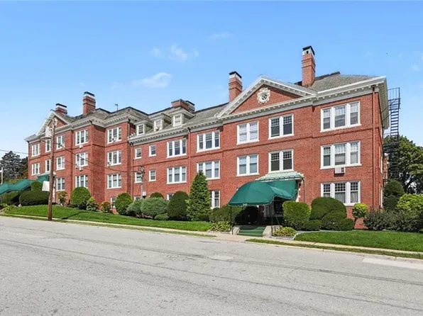 242 President Ave APT 7, Providence, RI 02906