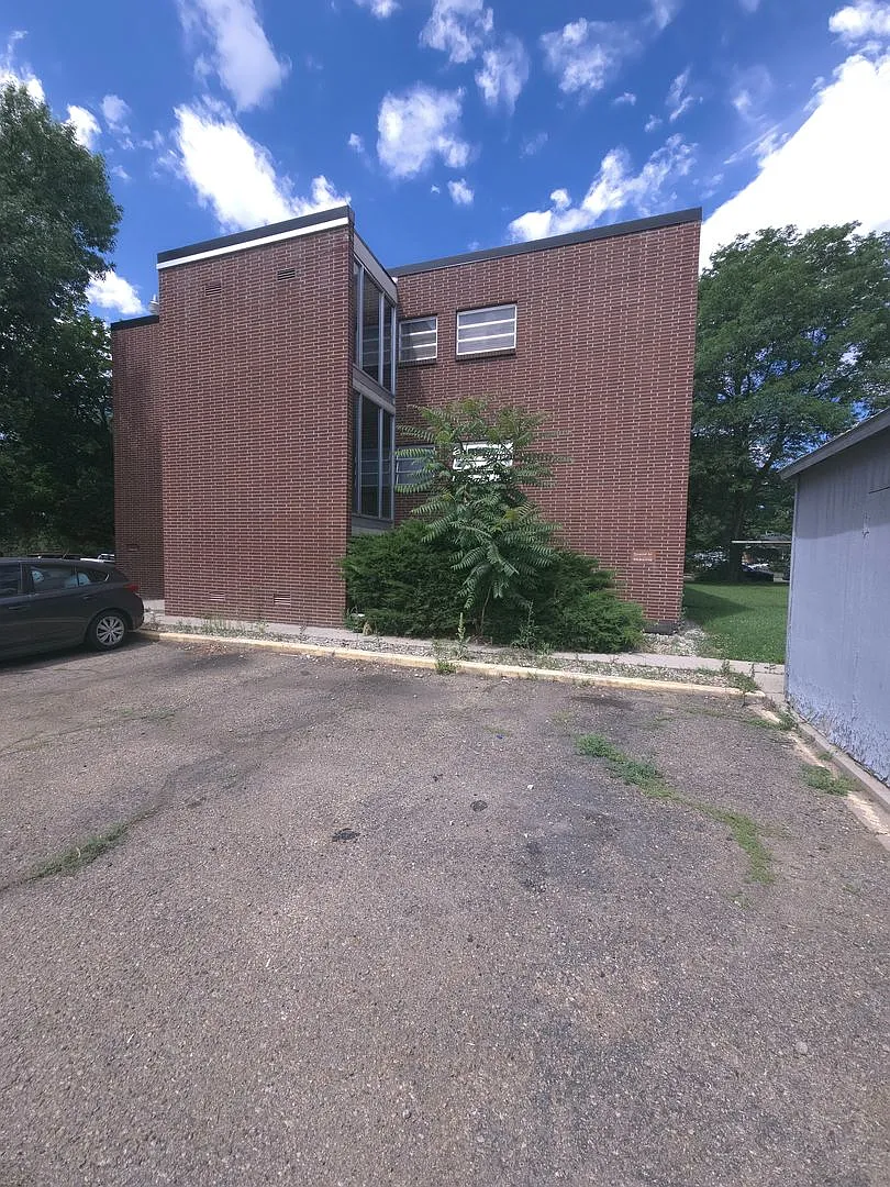 702 Emery — Photo 2