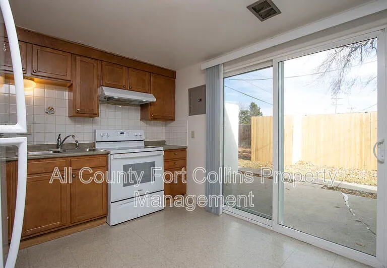 1408 S Douty Ave #1 — Photo 5