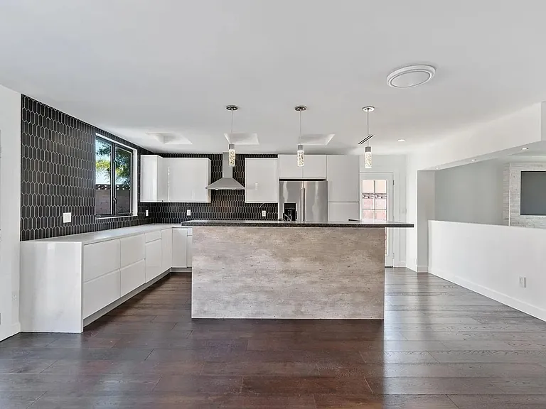 13940 Bermax Ave — Photo 45