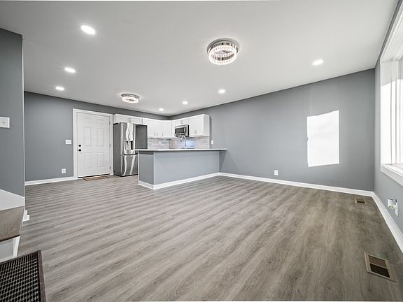 2nd image of 3116 Ewingwood Dr