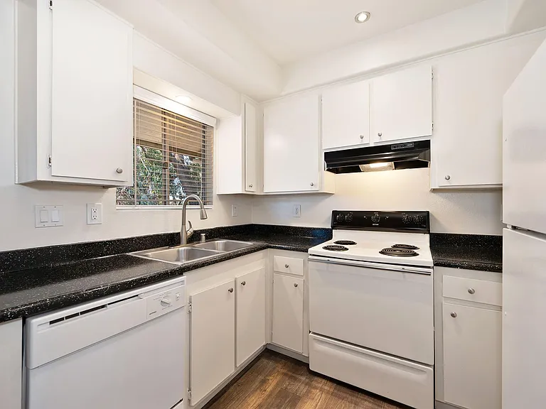 Elan Beachpointe Carlsbad — Photo 15