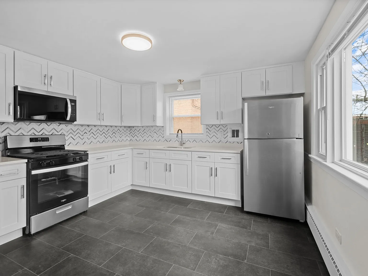 2509 W 111th St — Photo 3