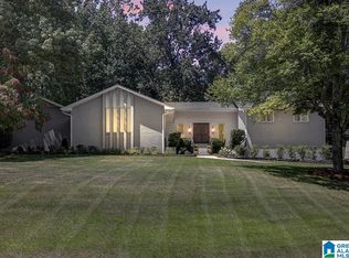 2601 Creekview Dr, Hoover, AL 35226