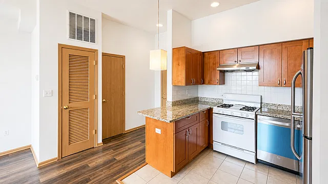 2 bed, 956 sqft, $1,800 — Photo 3