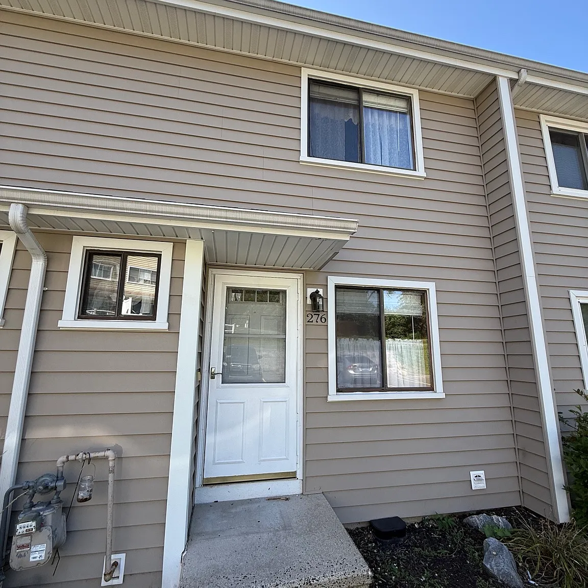 2 bed, 1.5 bath, 1600 sqft, $2,600 — Photo 1