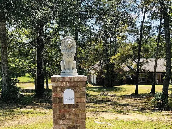 23220 Red Bluff Rd, Moss Point, MS 39562