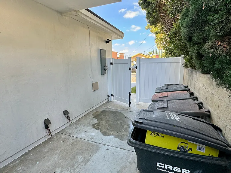 2214 Elden Ave #B — Photo 11