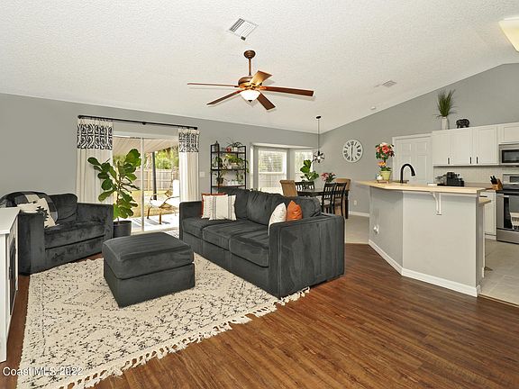 2nd image of 1118 Waterford St SE